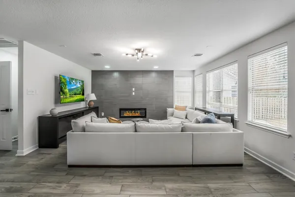 $4,000 | 75 Autumn Branch Drive, The Woodlands, TX 77382