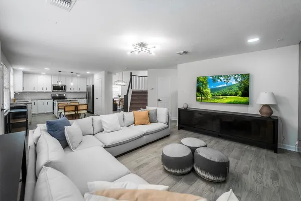 $4,000 | 75 Autumn Branch Drive, The Woodlands, TX 77382