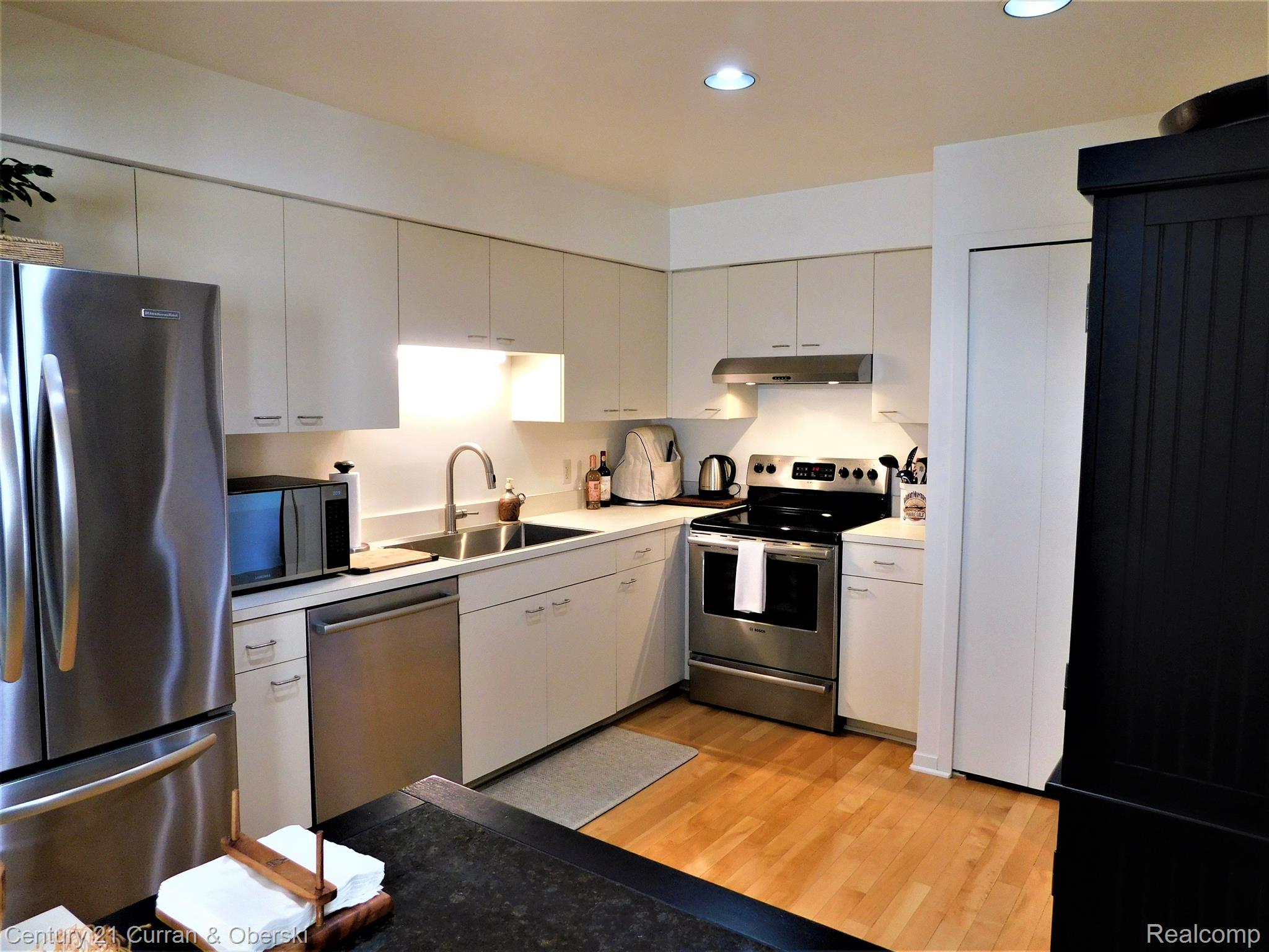 689 Charing Court Rochester, MI 48307 - Photo 12 of 35 Kitchen