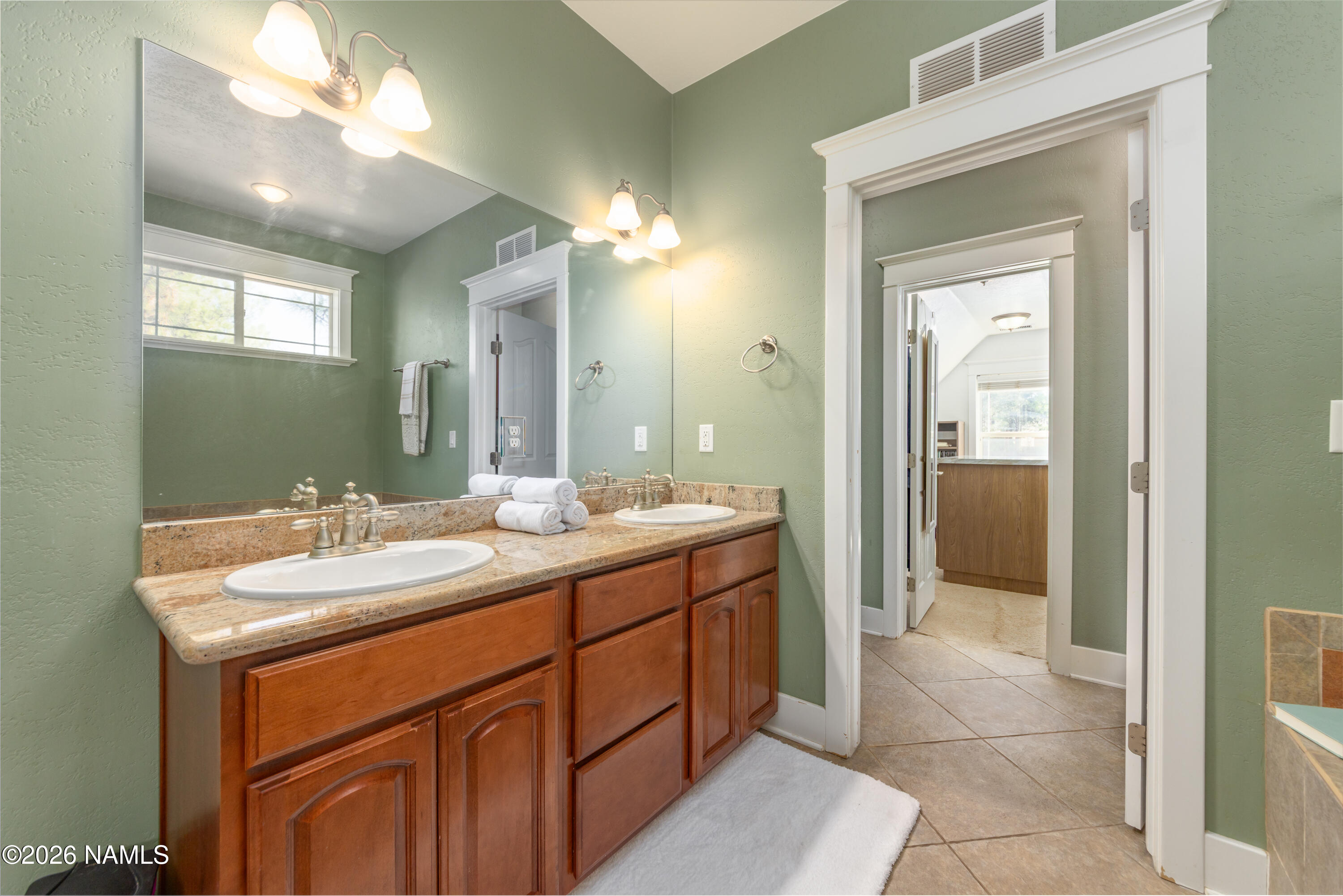 301 West Wulfenite Road Flagstaff, AZ 86005 - Photo 20 of 40 Primary Bath 2