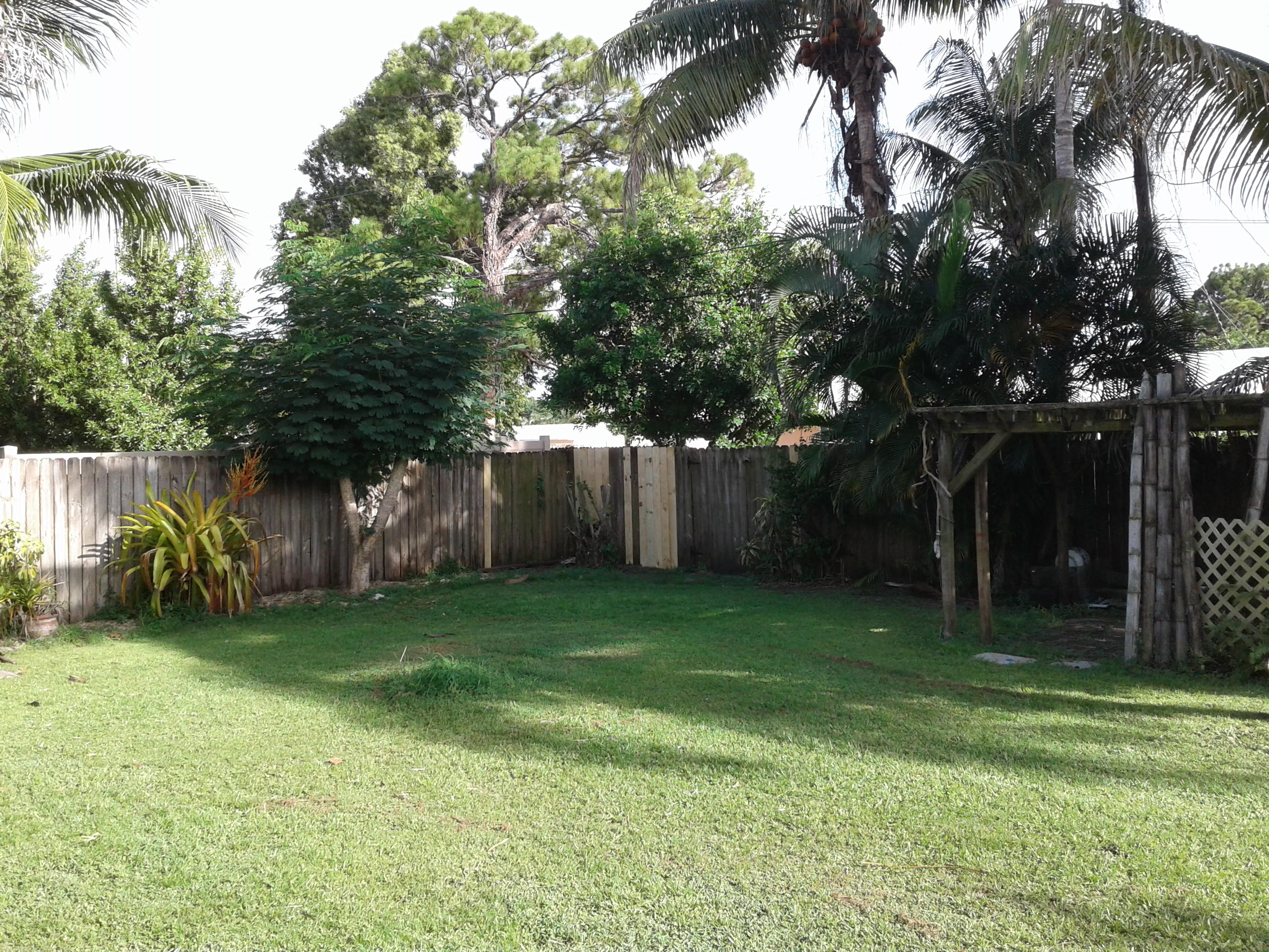 5422 Garfield Road Delray Beach, FL 33484 - Photo 10 of 18 Spacious Back Yard