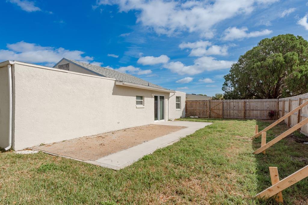 3538 Bluebell Lane Holiday, FL 34691 - Photo 23 of 25 a backyard of a house