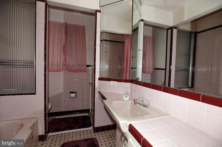 4820 Avondale Road Hyattsville, MD 20782 - Photo 1 of 16 Bath