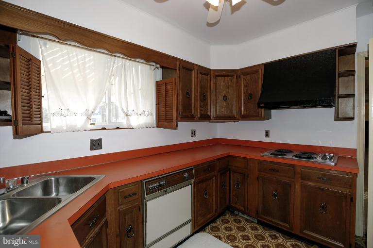 4820 Avondale Road Hyattsville, MD 20782 - Photo 5 of 16 Kitchen