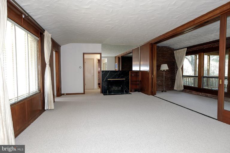 4820 Avondale Road Hyattsville, MD 20782 - Photo 7 of 16 Living Room