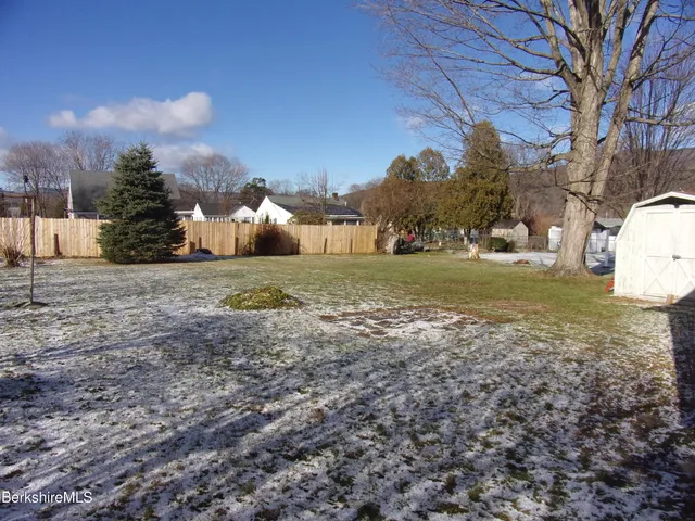 a view of a yard with a house