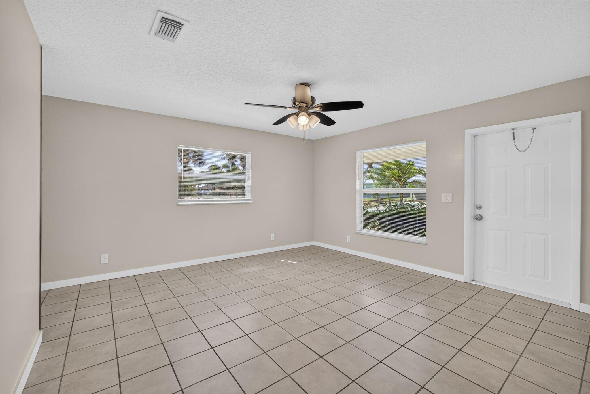 8697 Southeast Hobe Ridge Avenue Hobe Sound, FL 33455 - Photo 7 of 32 8-web-or-mls-5D1A6237