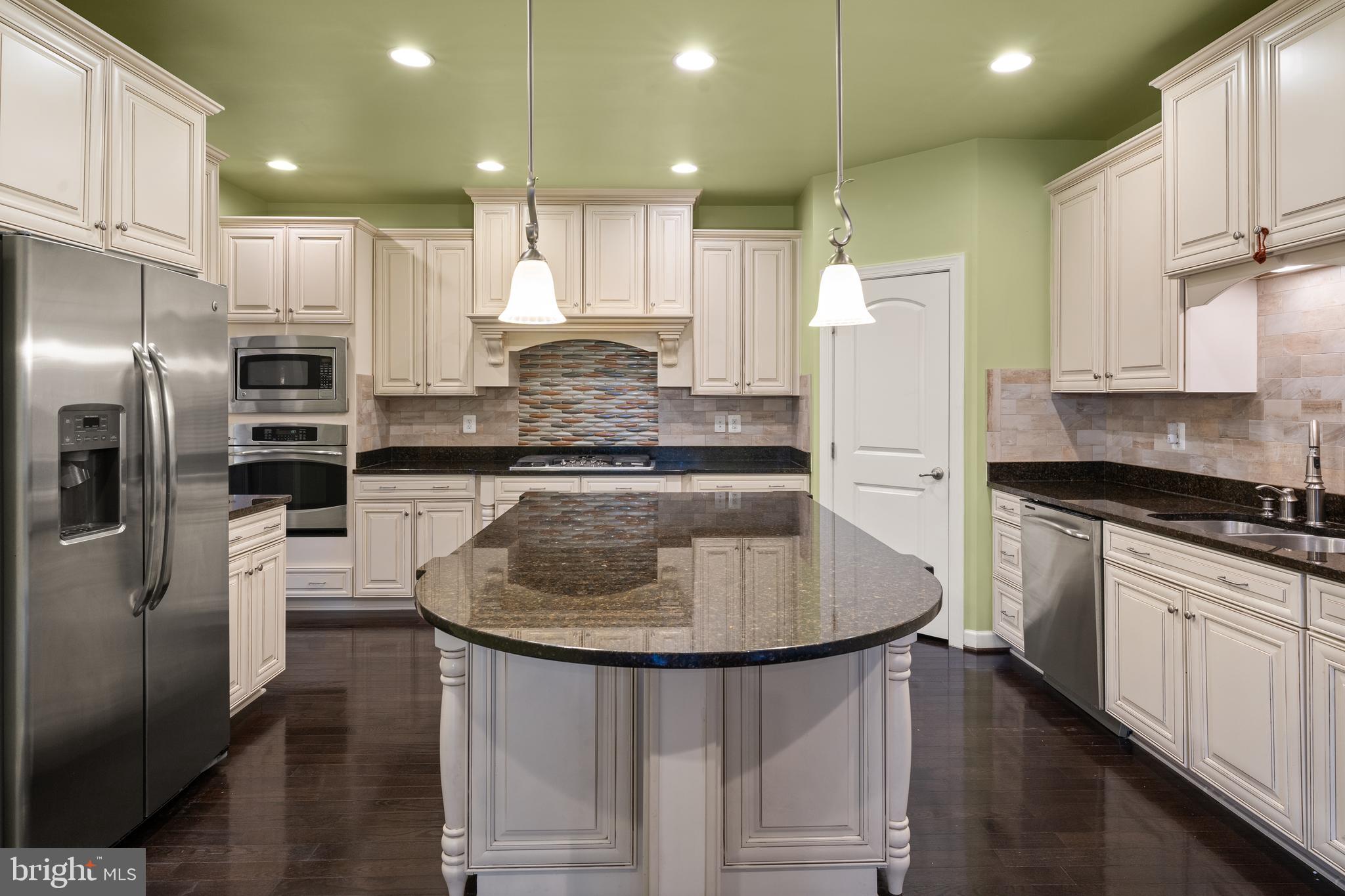 42556 Pine Forest Drive Chantilly, VA 20152 - Photo 6 of 32