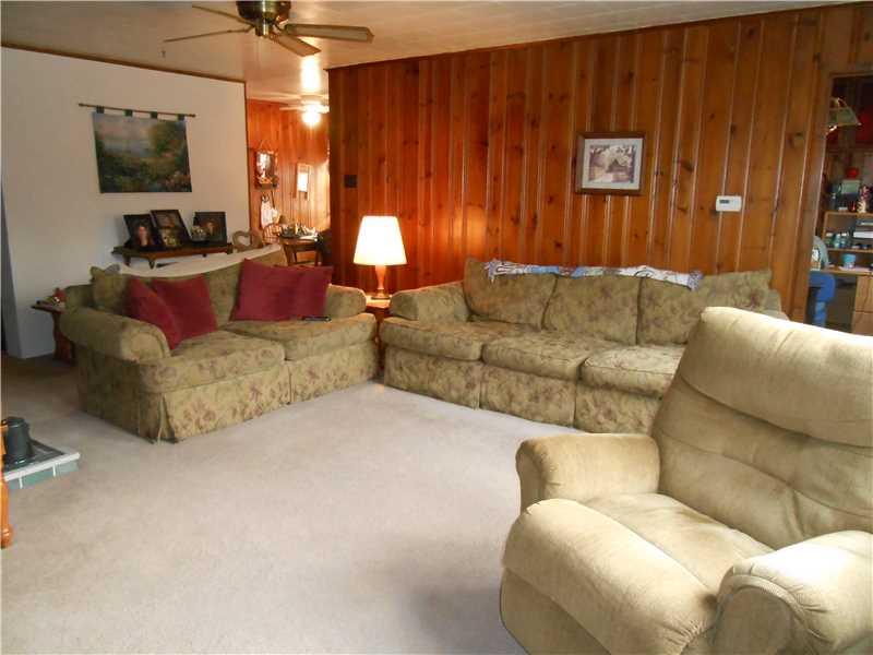 246 Old Hickory Road New Castle, PA 16102 - Photo 12 of 22 Living Room.