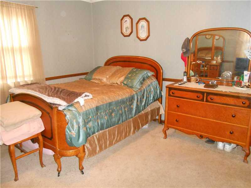 246 Old Hickory Road New Castle, PA 16102 - Photo 17 of 22 Master Bedroom.