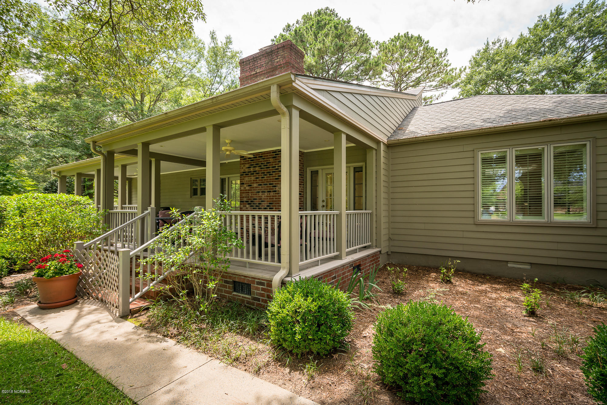 800 Lake Pointe Road New Bern, NC 28562 - Photo 29 of 36 800 Lake Pointe Road