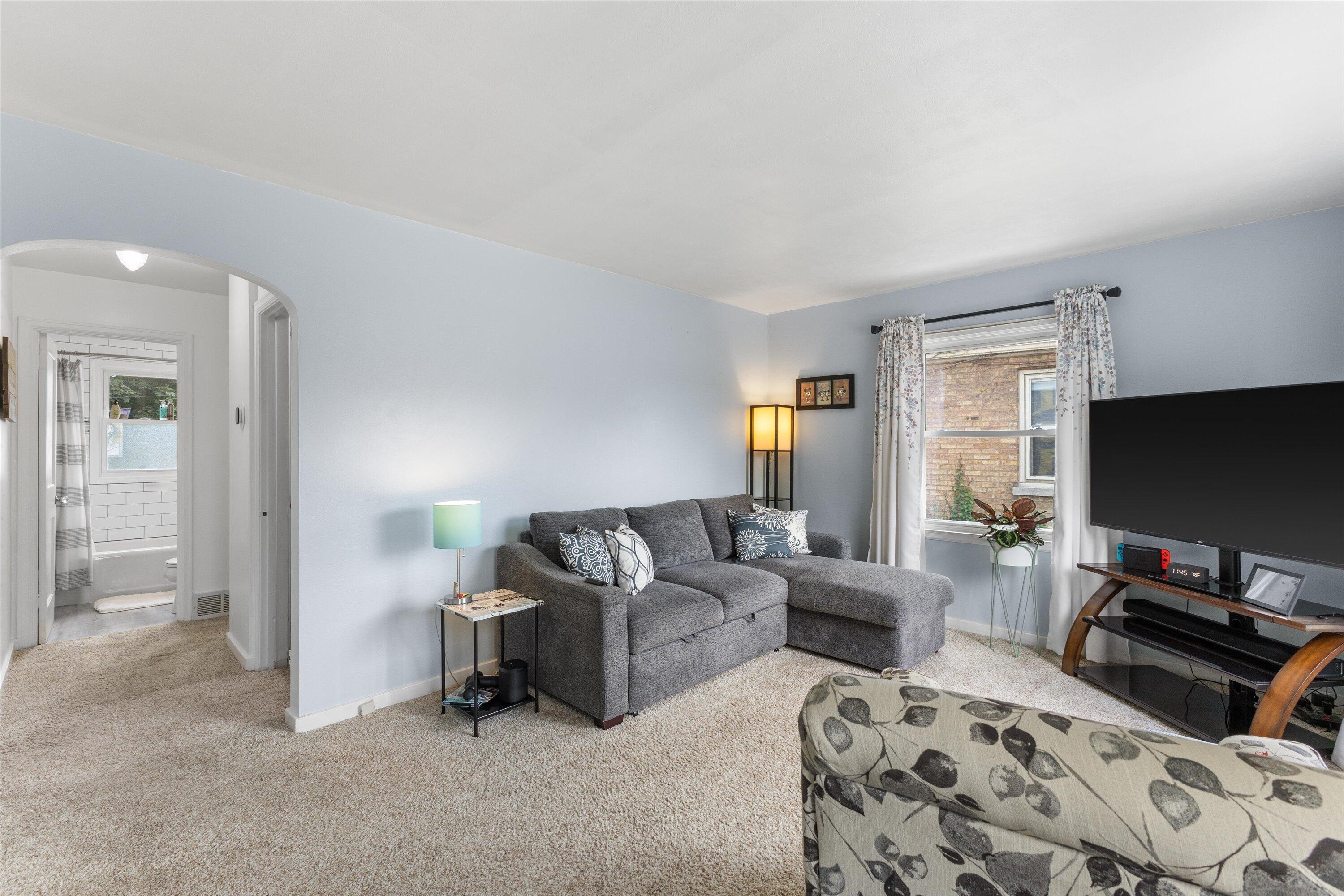 2213 Shoop Street Racine, WI 53404 - Photo 4 of 29 28-KCM-87