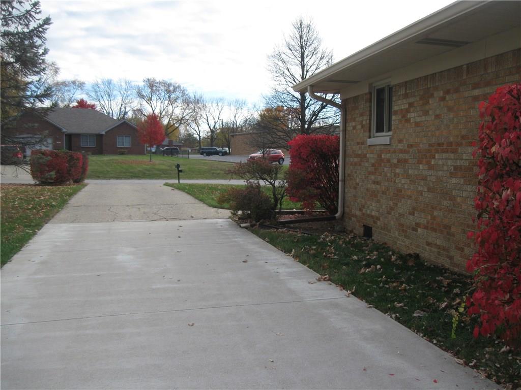2244 Woodcrest Road Indianapolis, IN 46227 - Photo 12 of 28 Gallery Image 12