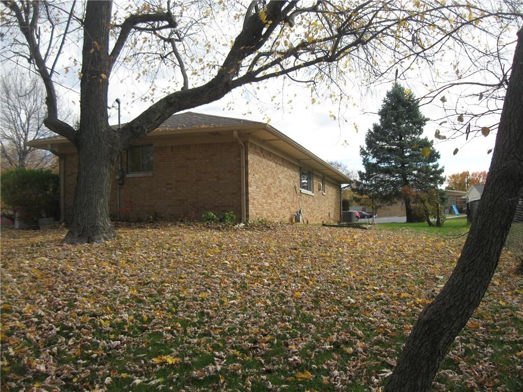 2244 Woodcrest Road Indianapolis, IN 46227 - Photo 4 of 28 Gallery Image 4
