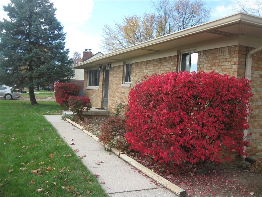 2244 Woodcrest Road Indianapolis, IN 46227 - Photo 10 of 28 Gallery Image 10