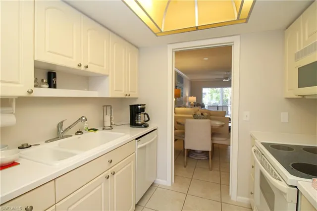 $7,000 | 333 4th Avenue South, Unit 202, Naples, FL 34102