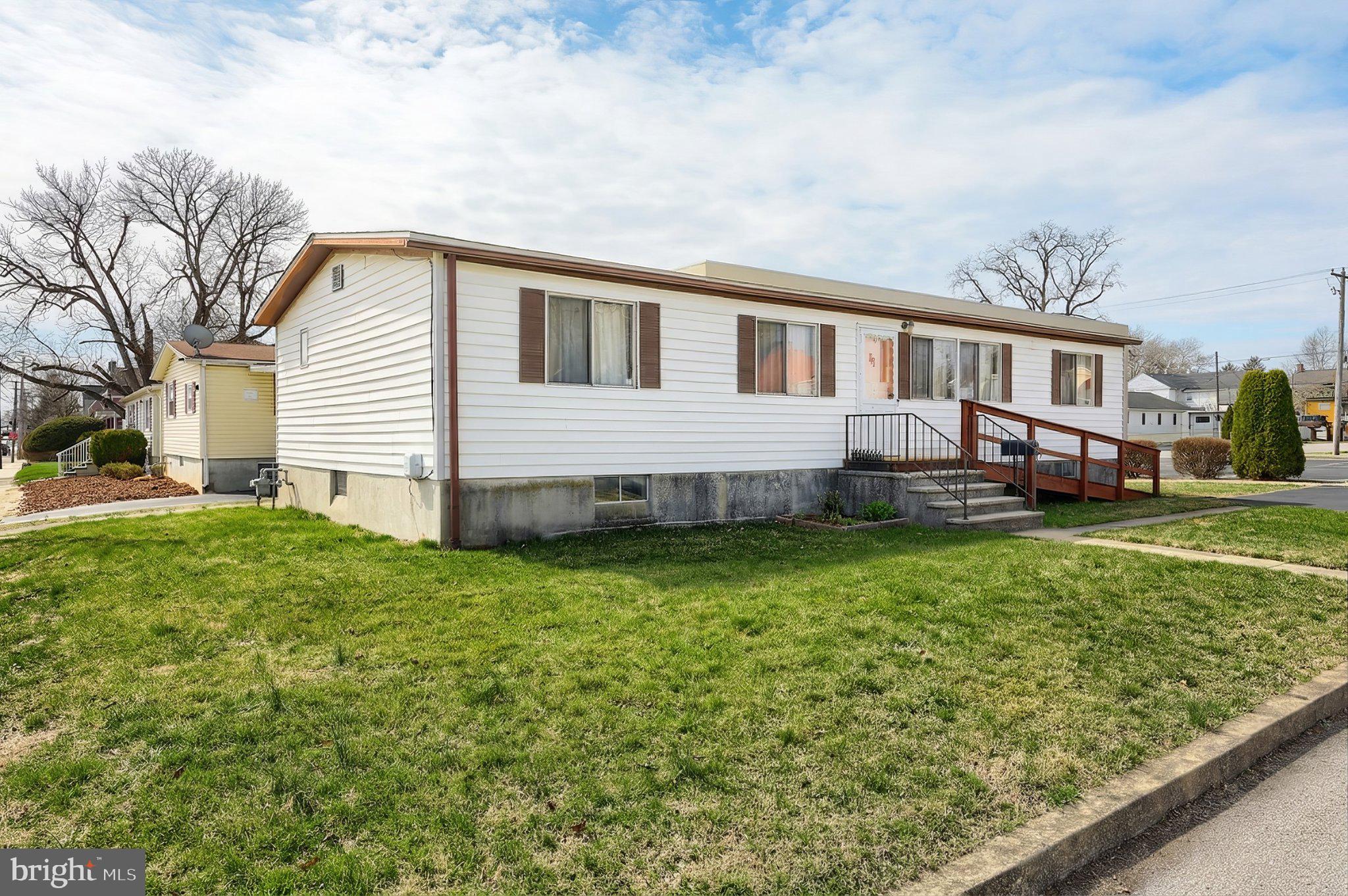 77 2nd Avenue Hanover, PA 17331 - Photo 3 of 22 a house view with a garden space