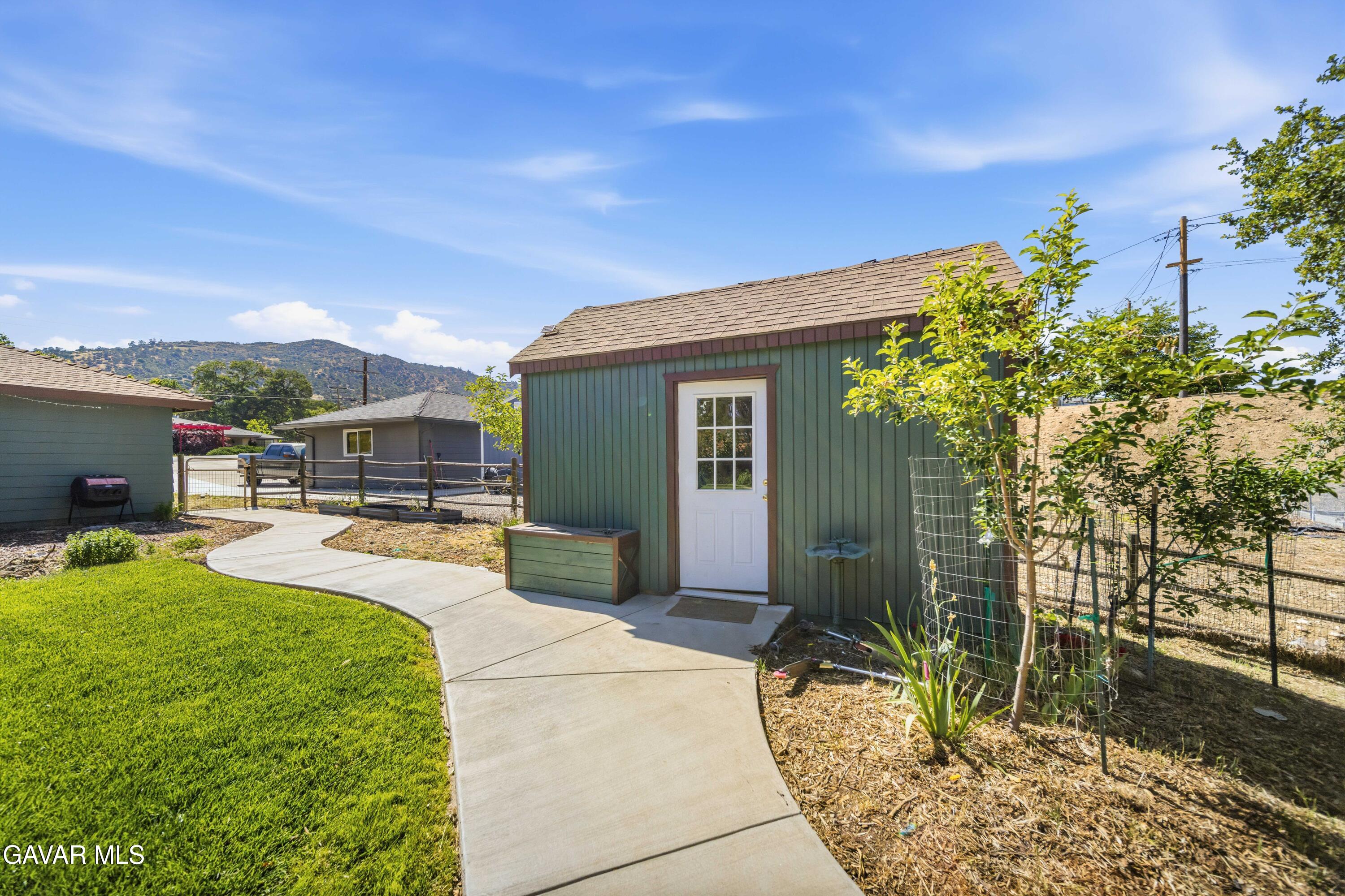 21904 Mariposa Road Tehachapi, CA 93561 - Photo 38 of 43 21904 Mariposa Rd Tehachapi-38