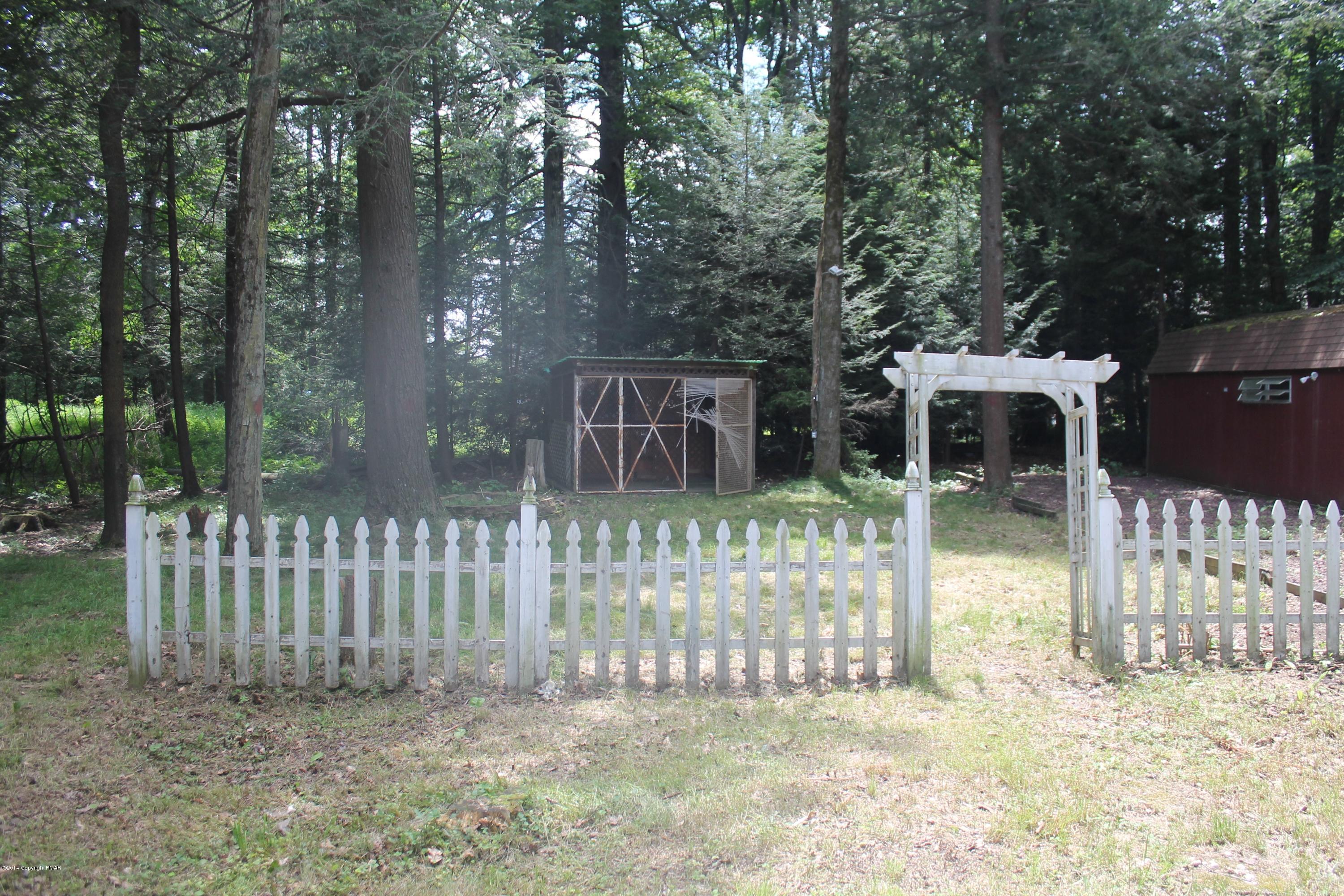 5138 Renaissance Lane Tobyhanna, PA 18466 - Photo 20 of 20 Yard