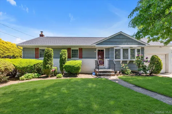 $699,999 | 668 Mead Terrace, South Hempstead, NY 11550