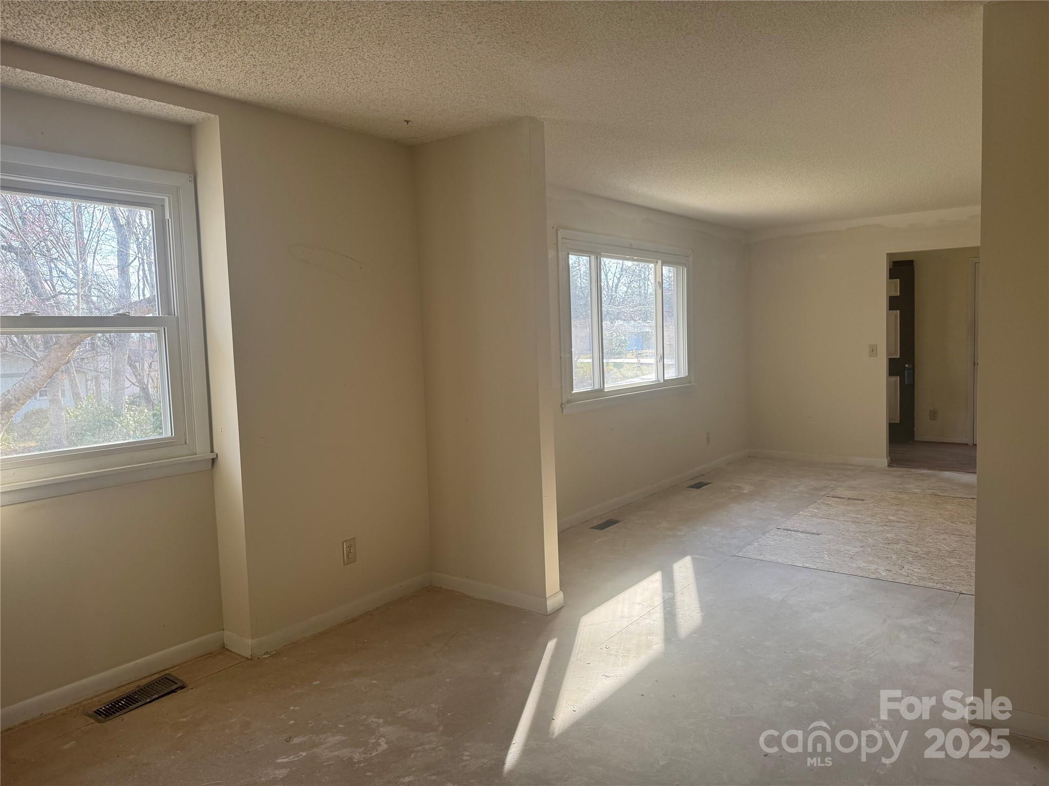 29 Westfield Road Fletcher, NC 28732 - Photo 3 of 10 an empty room with windows