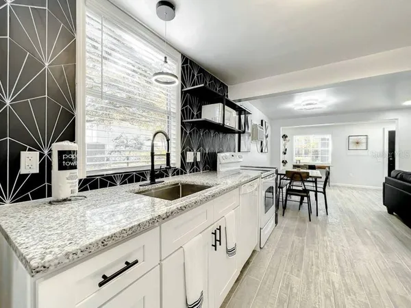 $890,000 | 1829 Hollenbeck Drive, Orlando, FL 32806
