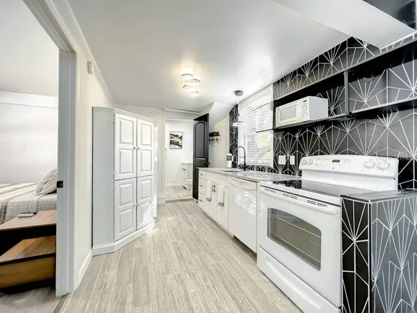 $890,000 | 1829 Hollenbeck Drive, Orlando, FL 32806