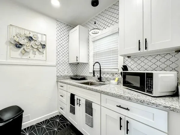 $890,000 | 1829 Hollenbeck Drive, Orlando, FL 32806