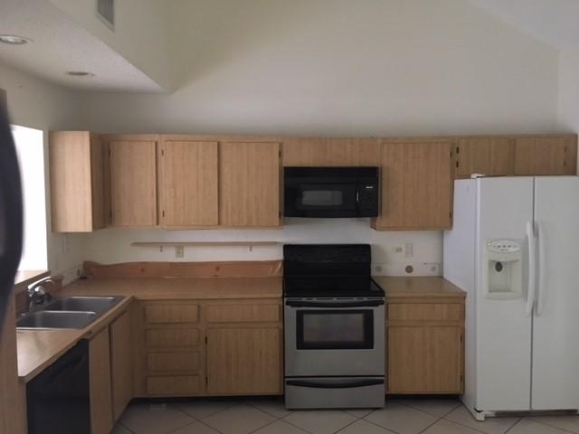 9308 Ketay Circle Boca Raton, FL 33428 - Photo 9 of 10 kitchen