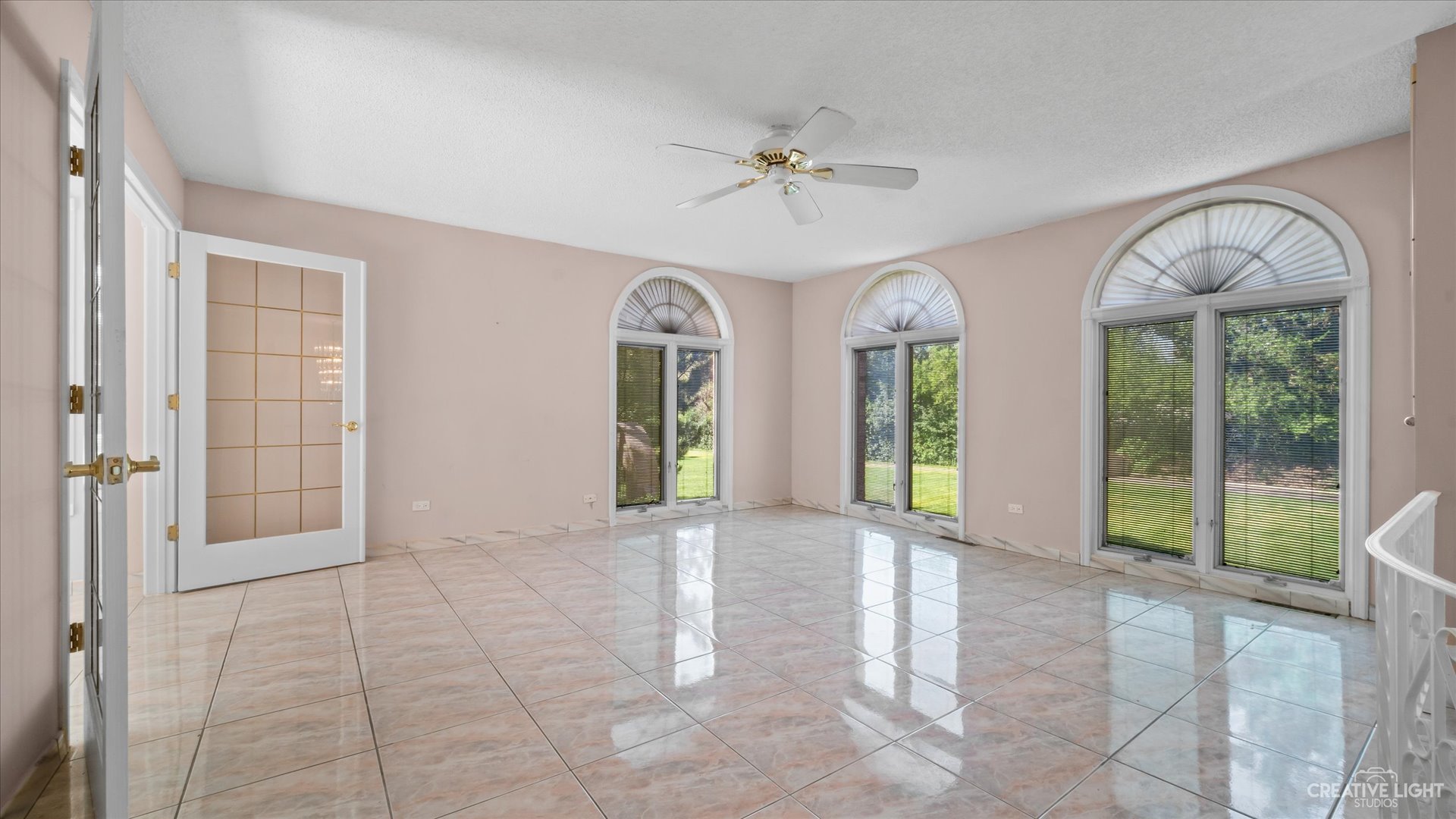 30W400 Army Trail Road Wayne, IL 60184 - Photo 8 of 30 a view of an entryway with a livingroom