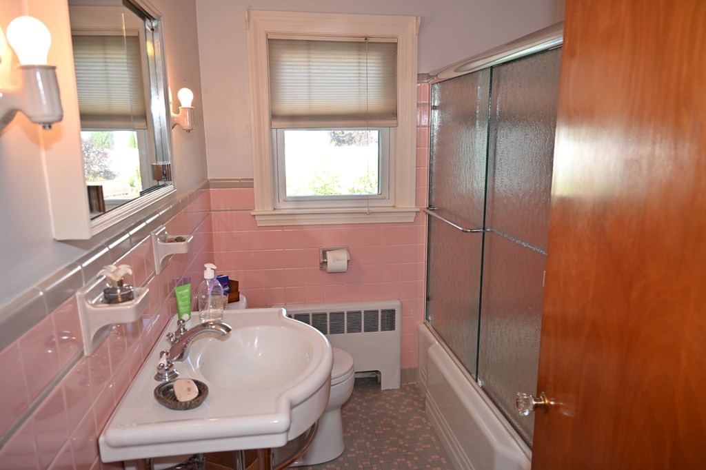 81 Whiting Way Needham, MA 02492 - Photo 17 of 30