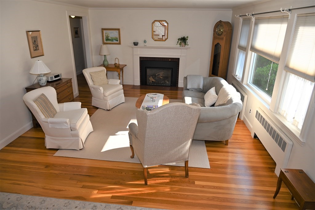 81 Whiting Way Needham, MA 02492 - Photo 8 of 30