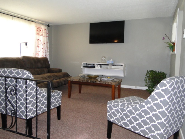 379 Island Pond Road Derry, NH 03038 - Photo 2 of 8