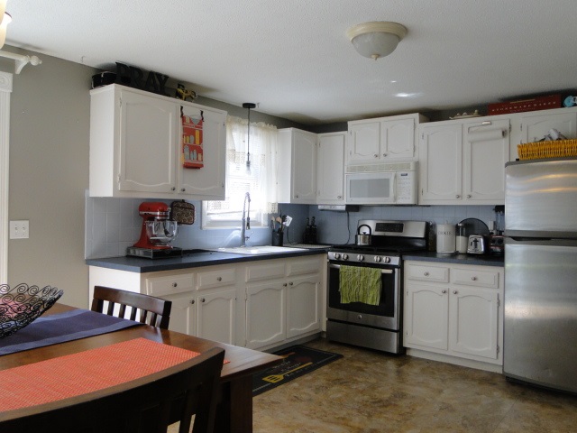 379 Island Pond Road Derry, NH 03038 - Photo 4 of 8