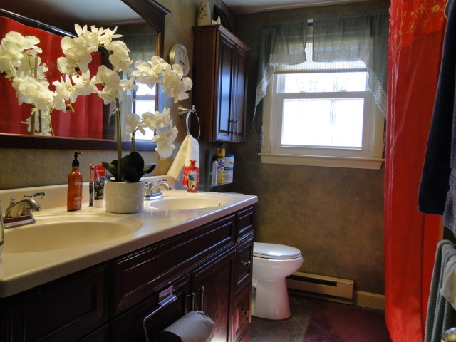 379 Island Pond Road Derry, NH 03038 - Photo 5 of 8