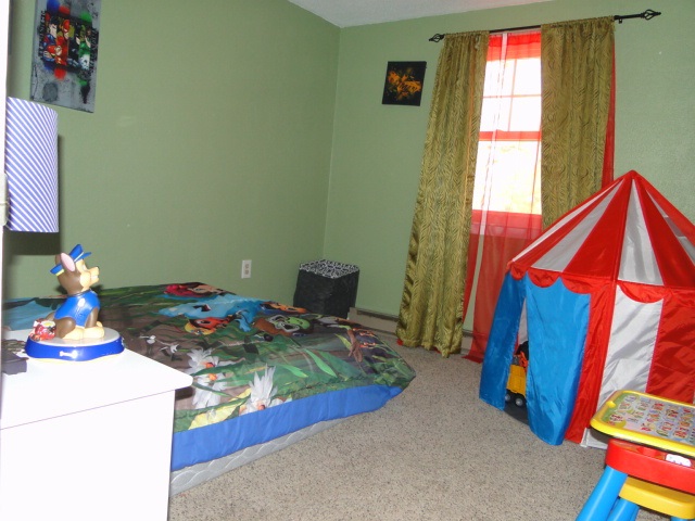 379 Island Pond Road Derry, NH 03038 - Photo 8 of 8