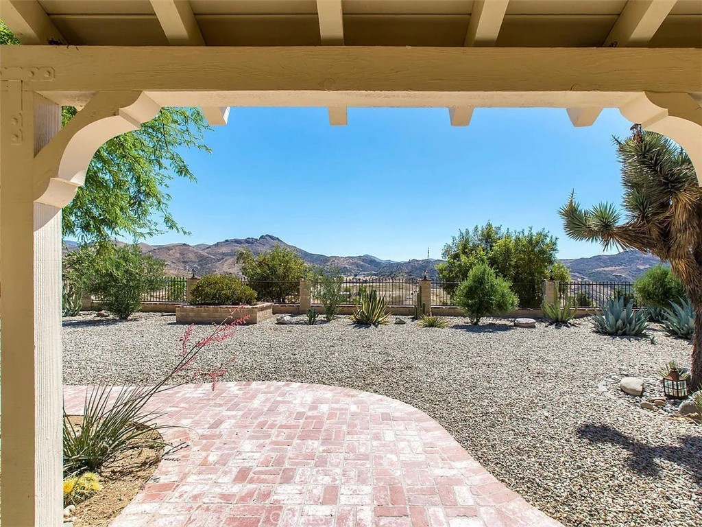 13602 Sego Road Agua Dulce, CA 91390 - Photo 2 of 3