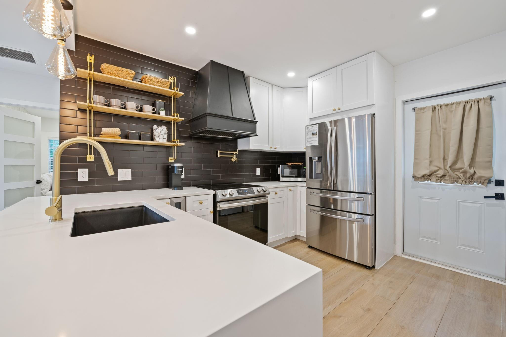 739 Northeast 17th Road Fort Lauderdale, FL 33304 - Photo 4 of 28 Photo 4