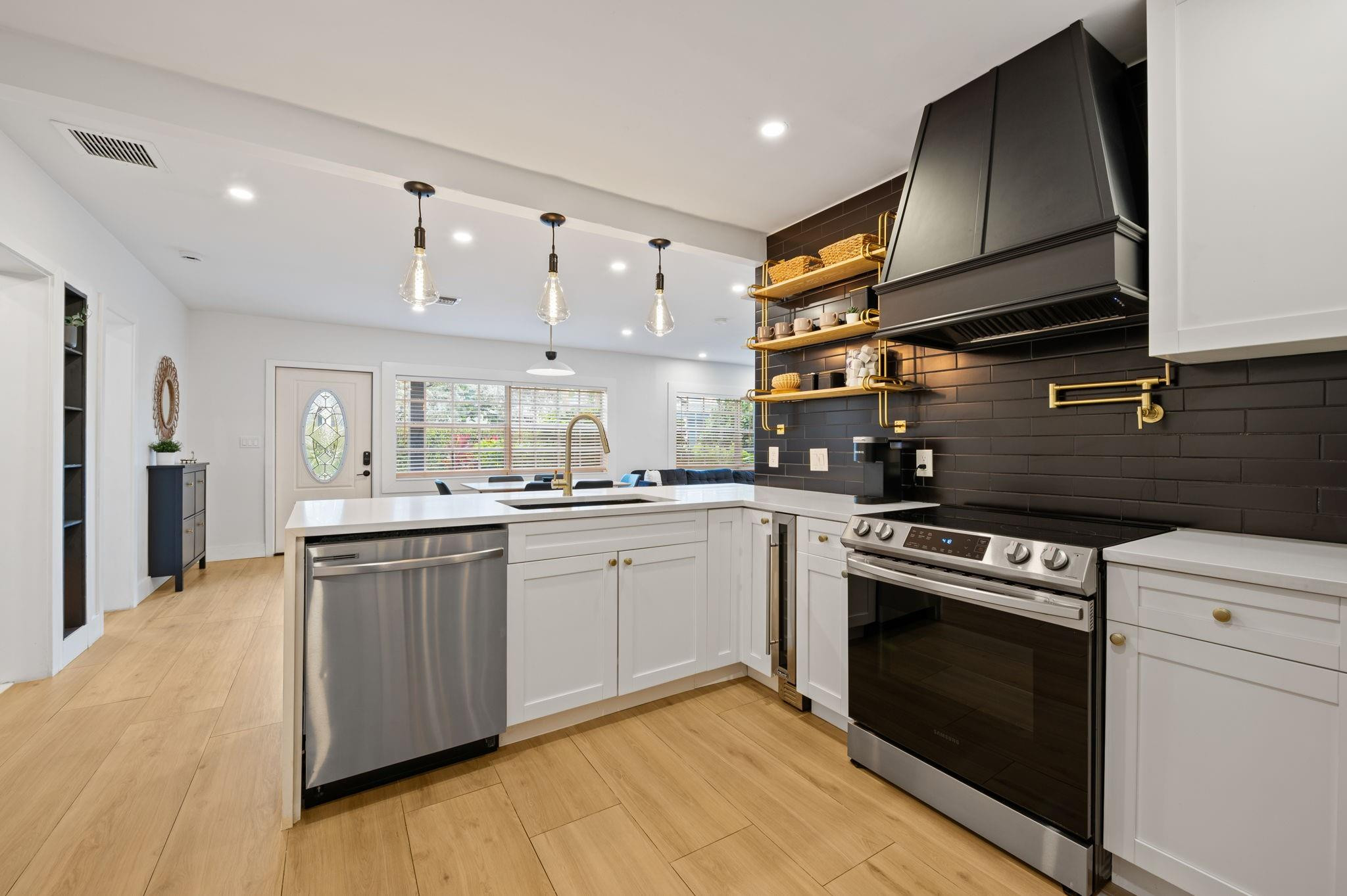 739 Northeast 17th Road Fort Lauderdale, FL 33304 - Photo 6 of 28 Photo 6