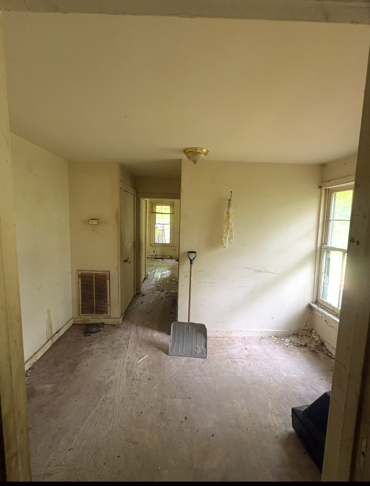 588 19th Avenue West Springfield, TN 37172 - Photo 10 of 13