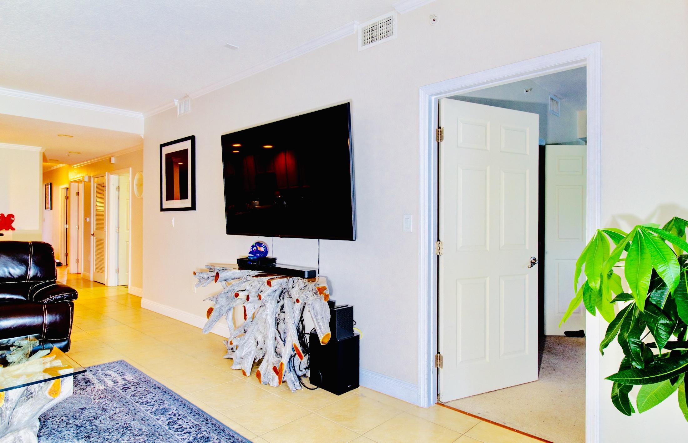 7069 Key Haven Road, Unit 205 Largo, FL 33777 - Photo 5 of 24 EFEE581B-EA7D-42EE-AE1F-D9B51ABE7EA5