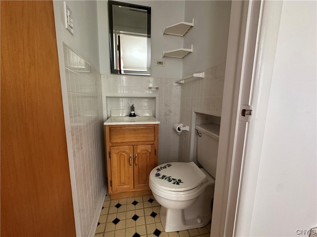 38 Cambridge Road Whitestown, NY 13492 - Photo 10 of 21 Master Half Bath