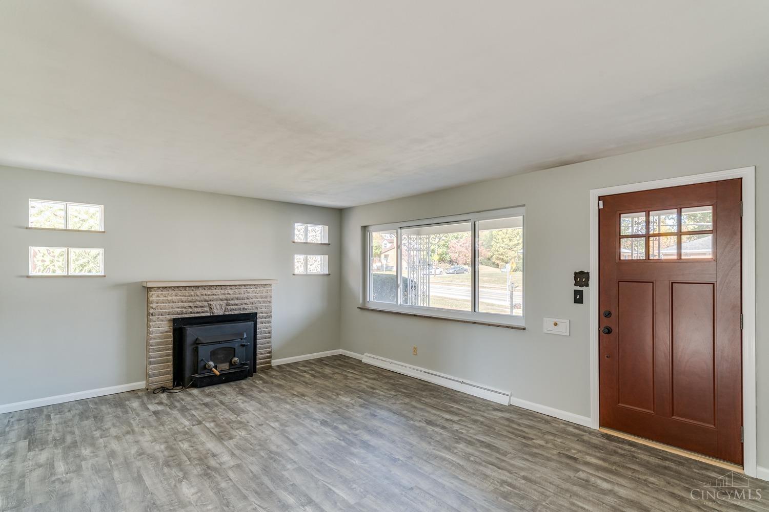 6041 Lawrence Road Cincinnati, OH 45248 - Photo 7 of 44