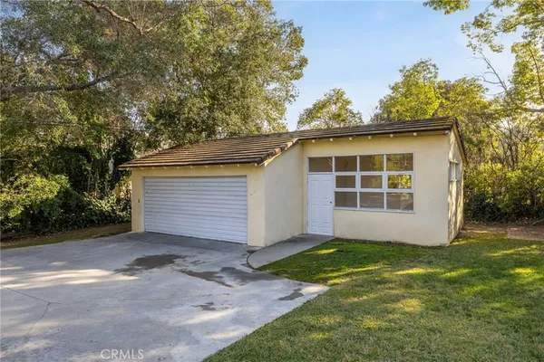 a view of a house with a yard and garage