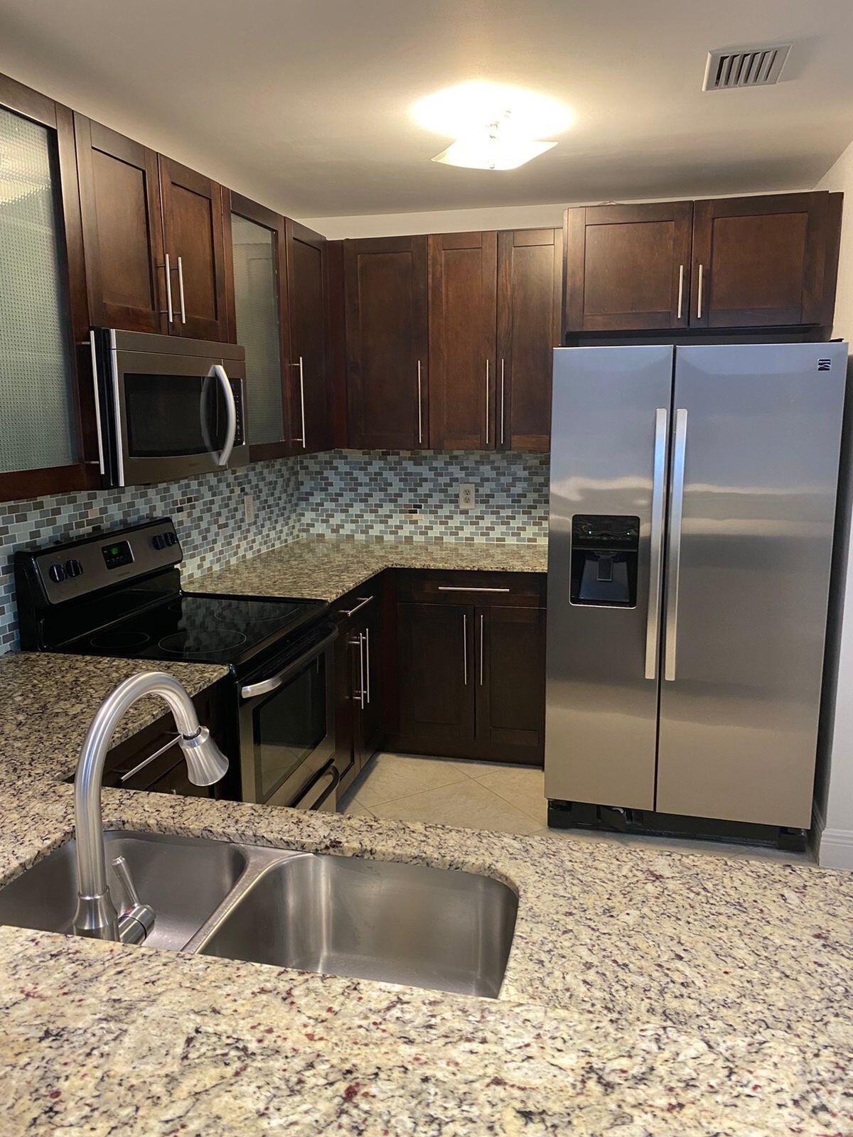 7435 Chablis Court Boca Raton, FL 33433 - Photo 4 of 17 DD292ABD-1098-465A-B58B-579B9AFB5C7E