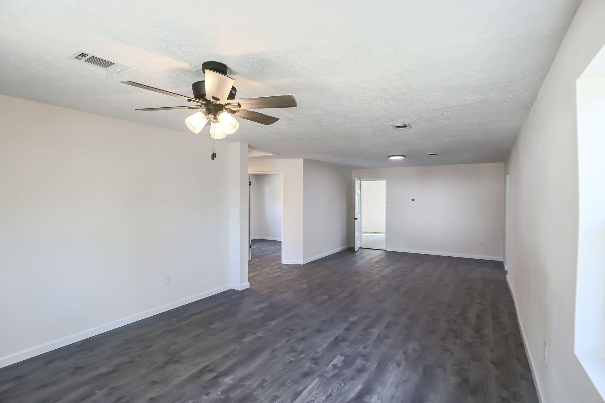 2154 Bayvale Road Augusta, GA 30909 - Photo 4 of 29 Living/Dining room