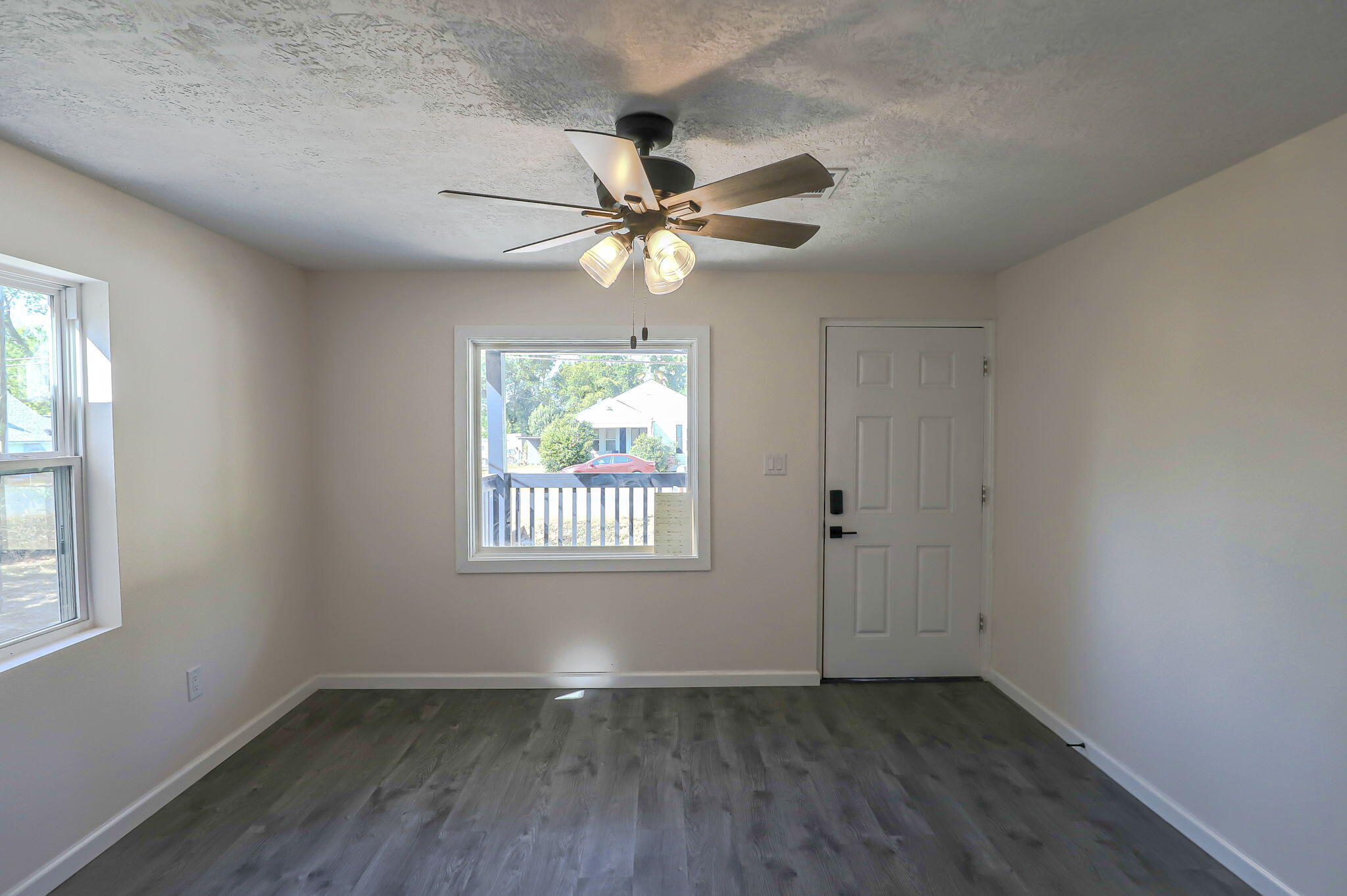 2154 Bayvale Road Augusta, GA 30909 - Photo 6 of 29 Living/Dining room