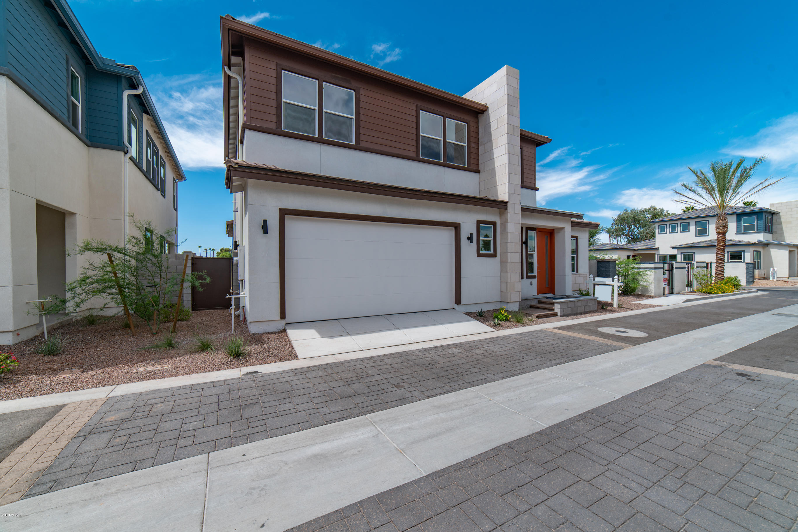 1555 East Ocotillo Road, Unit 14 Phoenix, AZ 85014 - Photo 3 of 28 DSC09564
