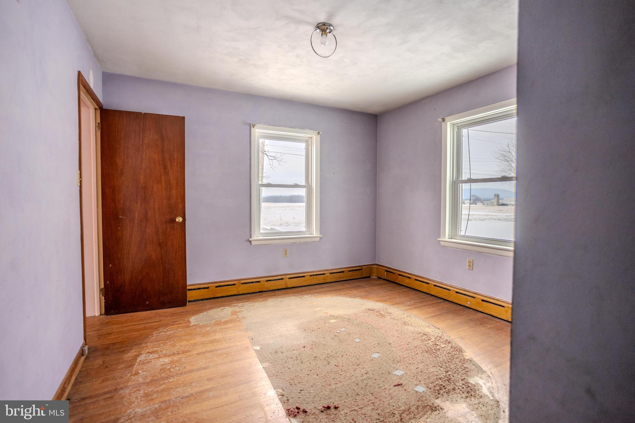 241 Wagner Road Chambersburg, PA 17202 - Photo 20 of 37 an empty room with windows