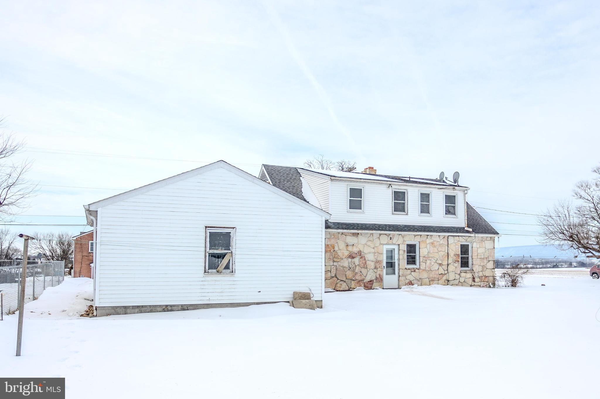 241 Wagner Road Chambersburg, PA 17202 - Photo 6 of 37 a front view of a house with a yard